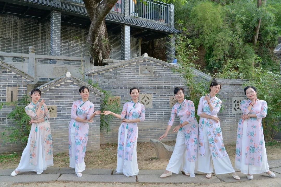 慶“三八”國際婦女節(jié)專題活動 | 花伴女神，舞動芳華